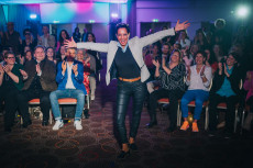 Dierdorferin Jasmin El-Assal-Zimmermann gewinnt internationalen Speaker-Slam