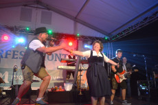 "Oans, zwoa, gsuffa" - Oktoberfest in Montabaur znftig erffnet