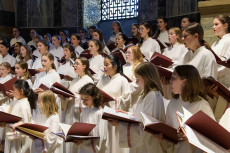 Adventsklnge in Marienstatt: Mdchenchor am Aachener Dom verzaubert mit Orgelmusik