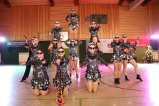 Showturnen mit Weihnachtszauber begeistert beim DJK Wissen-Selbach