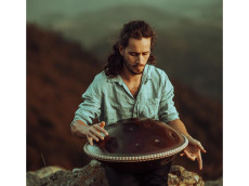 Magische Kl�nge in der Kapelle: Handpan-Konzert mit Alexander Mercks in Engers