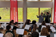 Bildungsminister Sven Teuber zu Gast am Landesmusikgymnasium