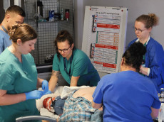 Ausbildungsmesse mit Notfallsimulationen begeistert Nachwuchs im Limburger Krankenhaus