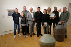 Westerwald im Fokus: Ausstellung verbindet Fotografie und Keramik im Roentgen-Museum