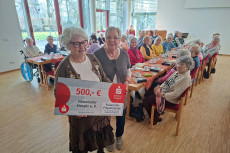 Spende der Evangelischen Frauenstunde f�r den Neuwieder Hospizverein
