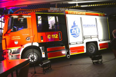 Die Feuerwehr Siershahn feierte die �bergabe ihres neuen Tankl�schfahrzeugs HLF 10