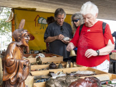 Antik- und Tr�delmarkt in Linz am Rhein: Ein Paradies f�r Sammler und St�berfreunde