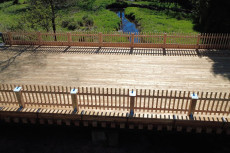 Neue Holzbr�cke am Stegskopf verbindet Hof und Nisterberg
