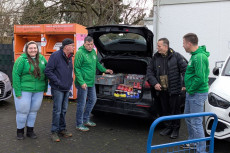 Lebensmittelspenden f�r Neuwieder Tafel am neuen Standort