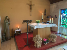 Mai-Andacht in Elkhausen: kfd-Frauen besch�ftigen sich mit Schutzmantel-Madonna