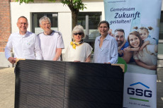 Balkonkraftwerk f�r Mieterin: GSG Neuwied �bergibt Hauptgewinn