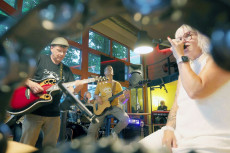 OldStars begeistern mehr als 200 Besucher im Bistro Turm in Neuwied