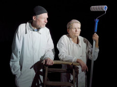 Theater Lahnstein: Skurrile Reise mit Figuren und Musik