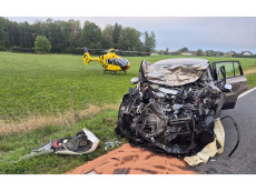 AKTUALISIERT | Schwerer Unfall auf B255 bei Ailertchen: Rettungshubschrauber im Einsatz