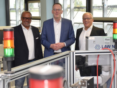 Wirtschaftsminister Ebling informiert sich bei der HwK �ber KI und Robotik