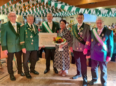 Hohe Ehrung f�r J�rg Gries: Schulterband zum St.-Sebastianus-Ehrenkreuz