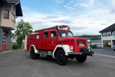 Oldtimerfreunde Oberdreis �bernehmen historisches Feuerwehrfahrzeug