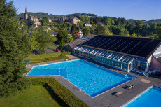 Freier Eintritt f�r Kinder im Freibad Hausen: Sommeraktion der Wirtgen Stiftungen