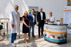 B�rgermeister Fischer besucht die Westerwaldklinik in Hausen