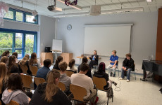 Ellen Demuth im Dialog mit Sch�lern der IGS Hamm/Sieg