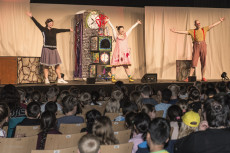 Kindertheater begeistert 500 Grundsch�ler in Wissen