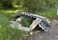 Illegale Abfallentsorgung von Dachplatten in Oberirsen entdeckt