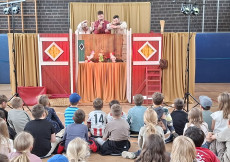 Puppentheater begeistert Sch�ler in Feldkirchen