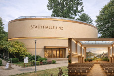 Stadthalle statt Abriss: Neue Anregungen f�r ehemalige Kirche in Linz am Rhein