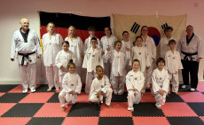 Erfolgreiche Farbgurtpr�fung im Taekwondo-Verein Wissen