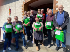 Osteraktion in Neuwied: Rotary und "Freunde helfen mit Herz" machen Tafel eine Freude