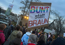 Demonstration in Moschheim: Ein Zeichen gegen Rassismus