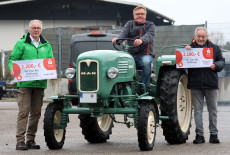 Niederbieber: Oldtimer-Traktor wird zum Hoffnungstr�ger f�r die VOR-TOUR