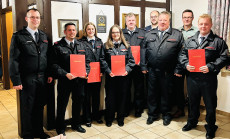 R�ckblick und Bef�rderungen bei der Feuerwehr H�mmerich