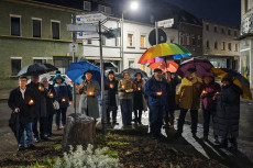 Gedenkstunde in Engers: Erinnern trotz Regen und K�lte