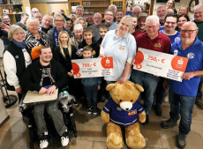 Schalke-Fans zeigen Herz: Spenden f�r Zoo und W�nschewagen