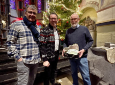 Gitarrenstr�nzer spenden 1.000 Euro f�r Linzer B�rger in Not