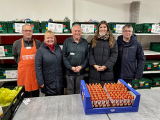 Junge Union Neuwied spendet 800 Schokoladen-Nikol�use an Tafeln