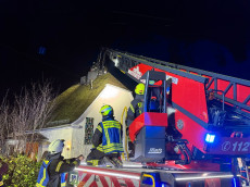 Kaminbrand in Enspel: Feuerwehr verhindert gr��ere Sch�den