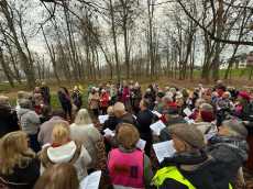 Gemeinsames Singen im Schlosspark Neuwied zieht viele Besucher an