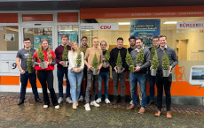 Traditionelle Weihnachtsbaumaktion der Jungen Union Altenkirchen