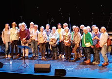 Betzdorfer Landfrauen entdecken das Apollo-Theater Siegen hinter den Kulissen