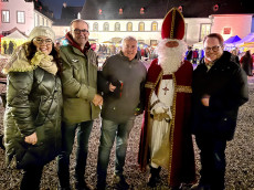 Weihnachtsmarkt auf Klostergut Besselich zieht Besucher an