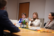 Staatssekretrin Steinga lobt Kamillus Klinik Asbach