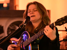 Katie Spencer begeistert bei "Folk on the Rhine" in Neuwied