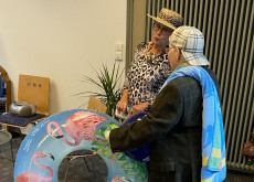 Herbstkaffee der kfd Linz: Humor und Gemeinschaft im Pfarrsaal