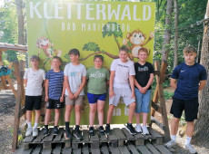 Kirchens U12-Faustballer erleben Abenteuer im Kletterwald