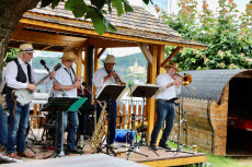 Jazz im Park: Ein Heimspiel f�r die "Schr�glage"-Jazzband in Bad Breisig