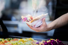 Klosterschwester Irmingard begeistert mit erstem D�ner - Ein Social-Media-Hit