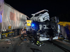 A3 bei Eppenrod nach Unfall mit mehreren Fahrzeugen voll gesperrt