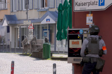 Bank�berfall in Sinzig: T�ter mit Schusswaffe auf der Flucht